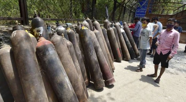 India records 3,92,488 new COVID positive cases; 3,689 daily deaths