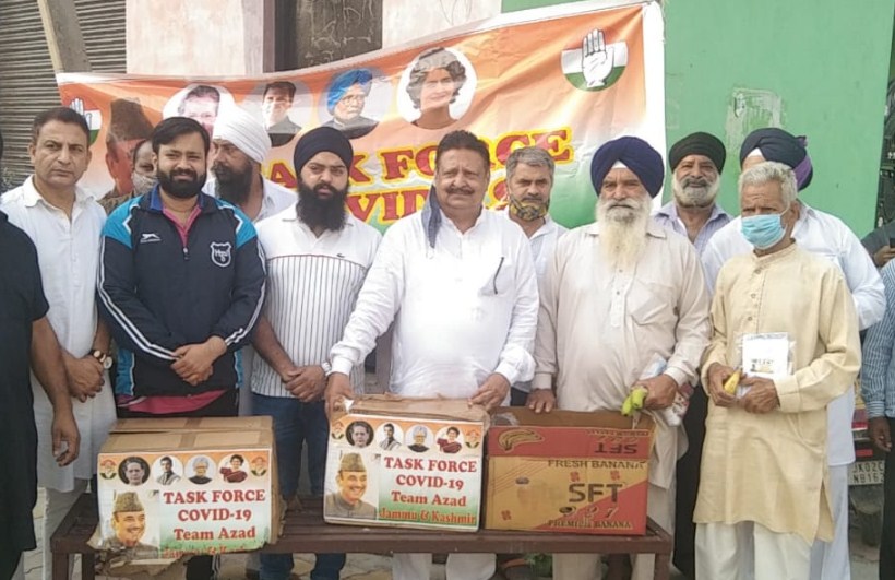 Congress leader Th. Jai Singh distributes 200 Covid-19 kit at RS Pura