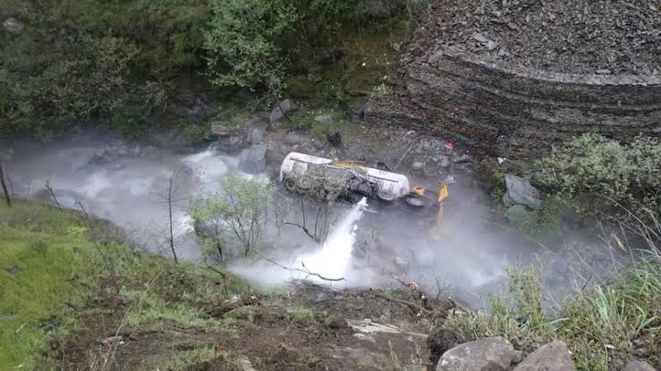 Two dead, five Injured as tipper rolls down in Chenab near Ramban 