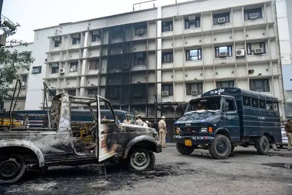 Delhi High court orders Judicial enquiry into Tis Hazari court clash, compensation for injured lawyers