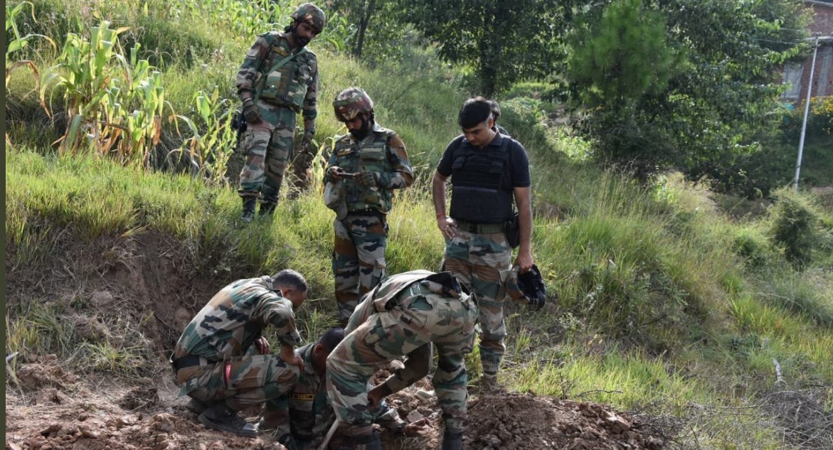 Kashmir: Indian Army defuses 9 unexploded mortar shells fired by Pakistan in Balakote sector along LoC