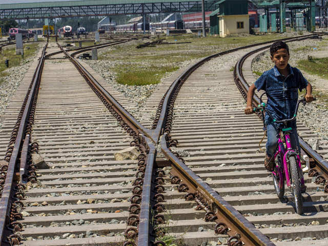 Indian Railways cancel all trains till 31st March, two more deaths reported  