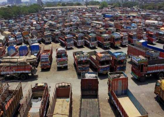 Transporters call for complete shutdown in South Kashmir on 14th against toll tax