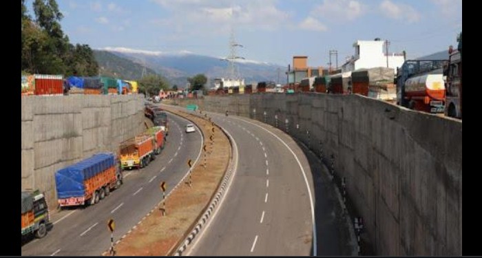 No traffic on Srinagar-Jammu highway, Leh, Mughal road open