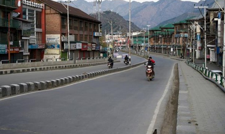 Caught travelling in a Truck to Kashmir valley secretly, Man tests positive for Covid-19