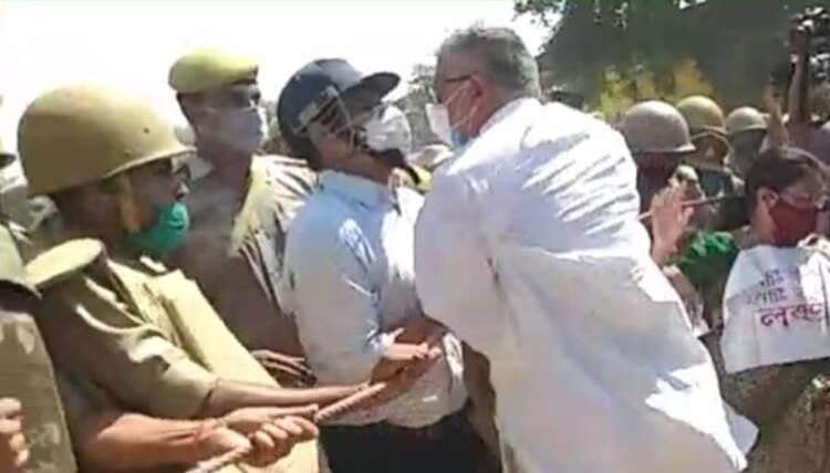 Hathras gangrape: High-voltage face off between TMC delegation, police near victim's house