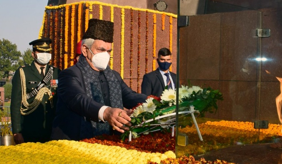 People building new J&K to fulfil their ambitions: L-G during R-Day celebrations