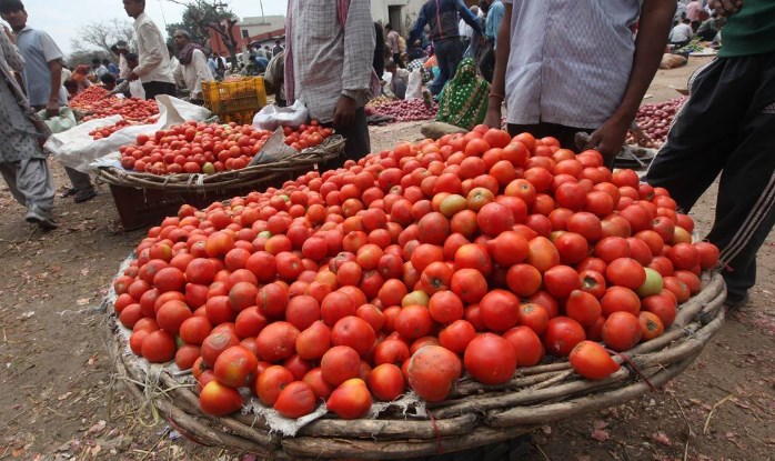 Tomato prices soar across country due to dip in supply, cost Rs 80-100 per kg