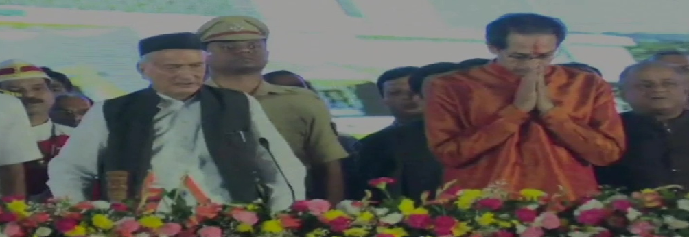 Uddhav becomes first Thackerey to take a constitutional post, takes oath along with 6 Ministers 