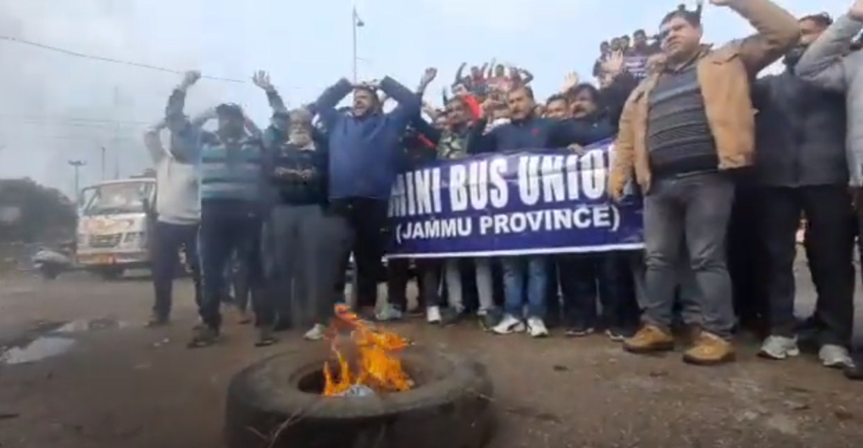 Transporters hold protest, observe complete chakka jamm strike