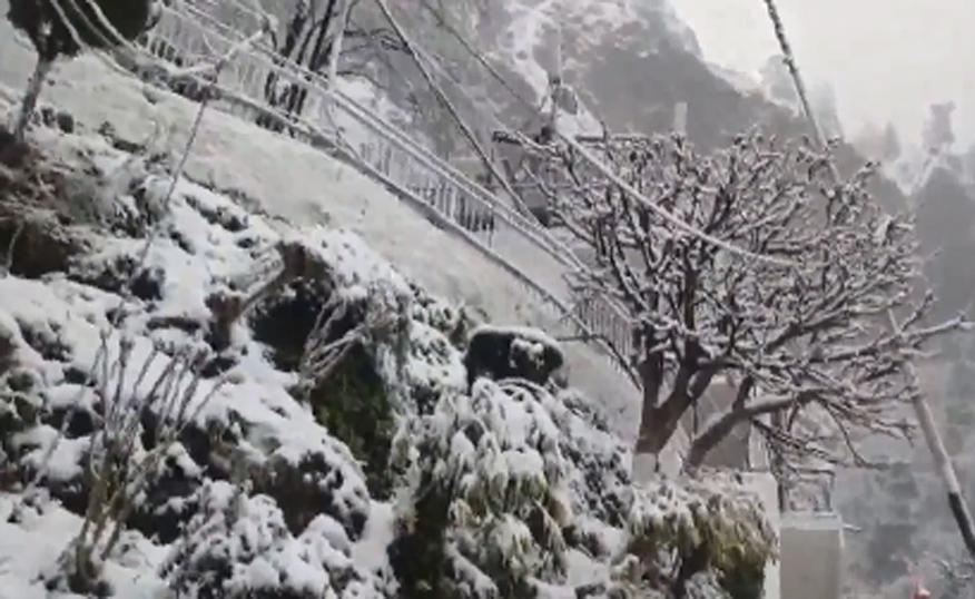 Reasi region of Jammu & Kashmir receives fresh snowfall