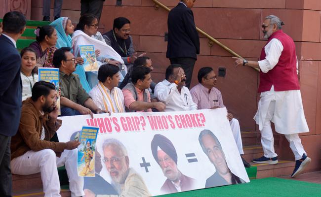 Cong MPs protest against Hardeep Puri, seek his resignation