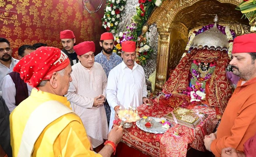 LG Manoj Sinha offers Prayers at Bawe Wali Mata Temple, Seeks Peace and Prosperity for J&K