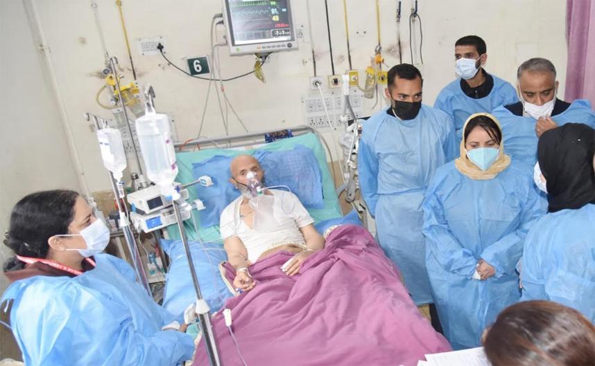 Health Minister visits ailing father of MP Er. Rashid at SMHS Hospital