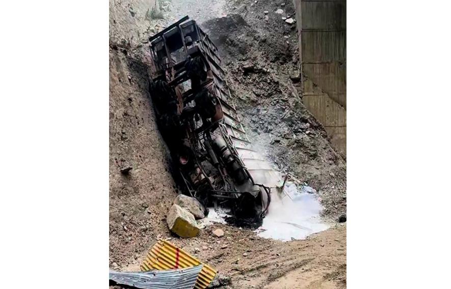 Two killed as truck plunges into gorge, catches fire near Gangroo in Ramsoo on NH 44