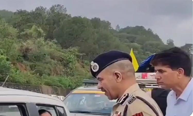 J&K DGP reviews yatra security at Nayvug tunnel in Qazigund