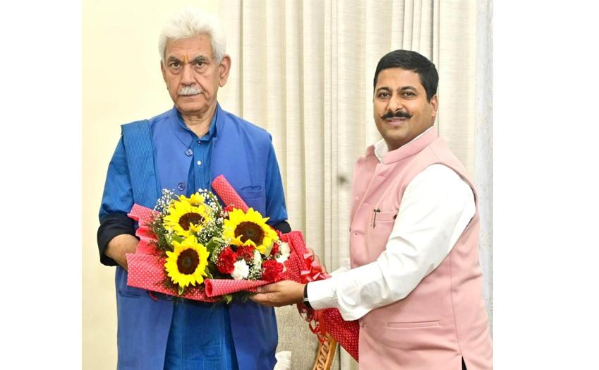 Gaurav Calls on LG Sinha, Submits Memo, Seeks Equitable Development for Jammu Region