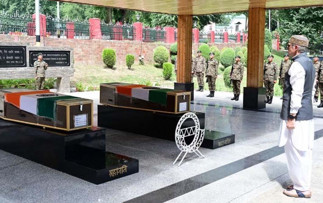 Chief Minister Omar Abdullah pays tributes to army soldiers
