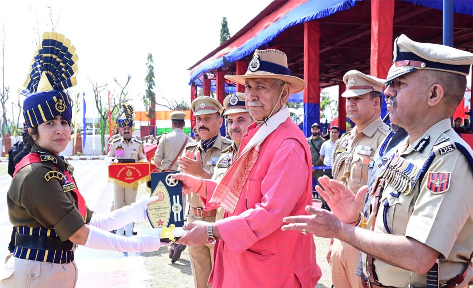 LG Manoj Sinha Reviews Passing Out Parade at Talwara, Extends Wishes to J&K Police Recruits