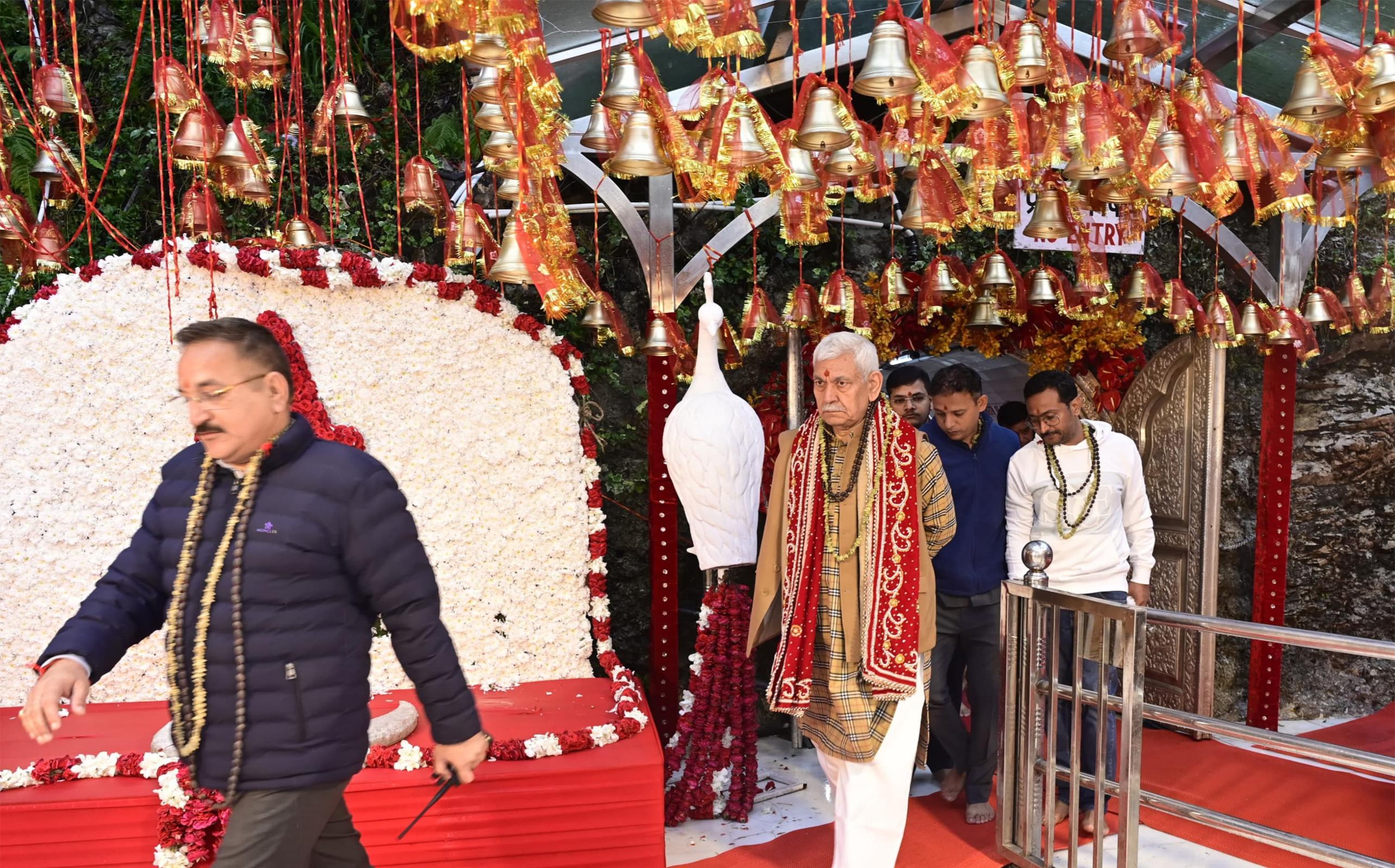 LG Sinha Pays Obeisance at Shri Mata Vaishno Devi ji Shrine today