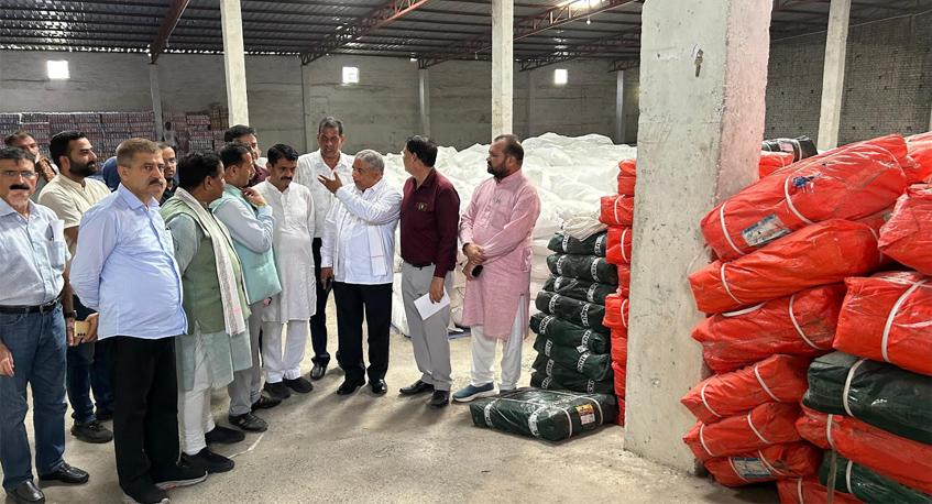 J&K BJP receives relief consignment from Maharashtra for flood-hit families