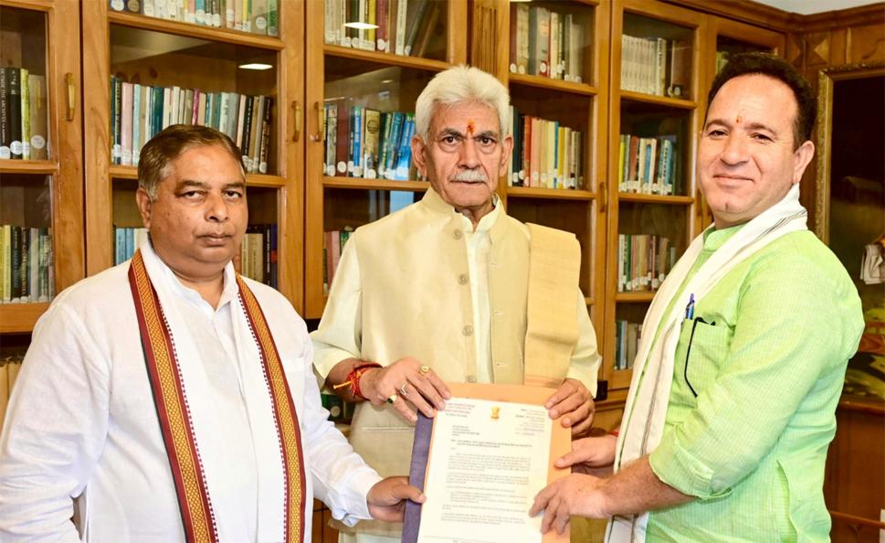 BJP President Sat Sharma and LoP Sunil sharma meets LG to make Urdu non mandatory in NT exam