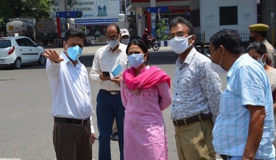 Div Com tours Jammu city, assesses development requirements at busy chowks