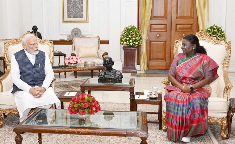 PM Modi meets President Murmu, briefs her on Operation Sindoor