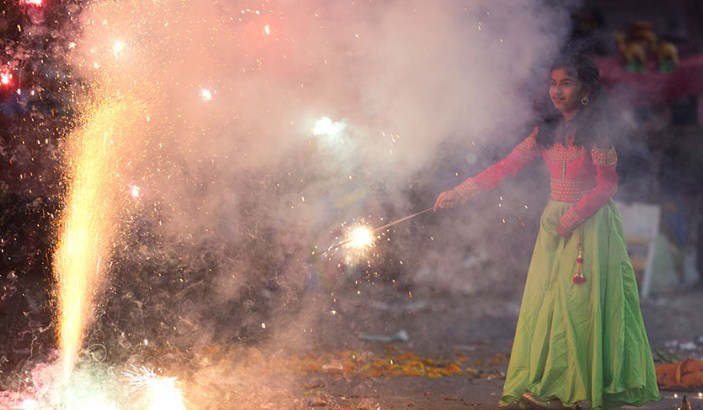DDC Udhampur appeals people to adhere to restriction on bursting of firecrackers