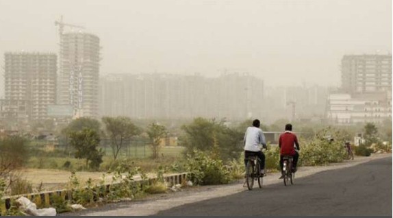 Delhiites wake up to thick haze, low visibility; air quality remains ‘very poor’