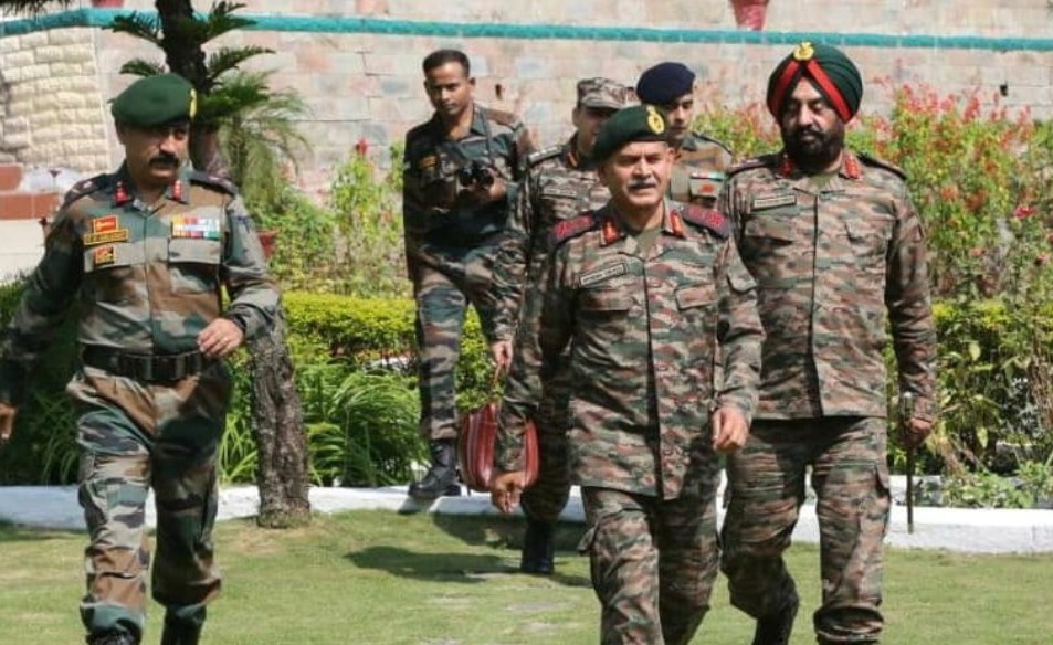 Northern Army commander reviews Op preparedness in J&K’s Rajouri