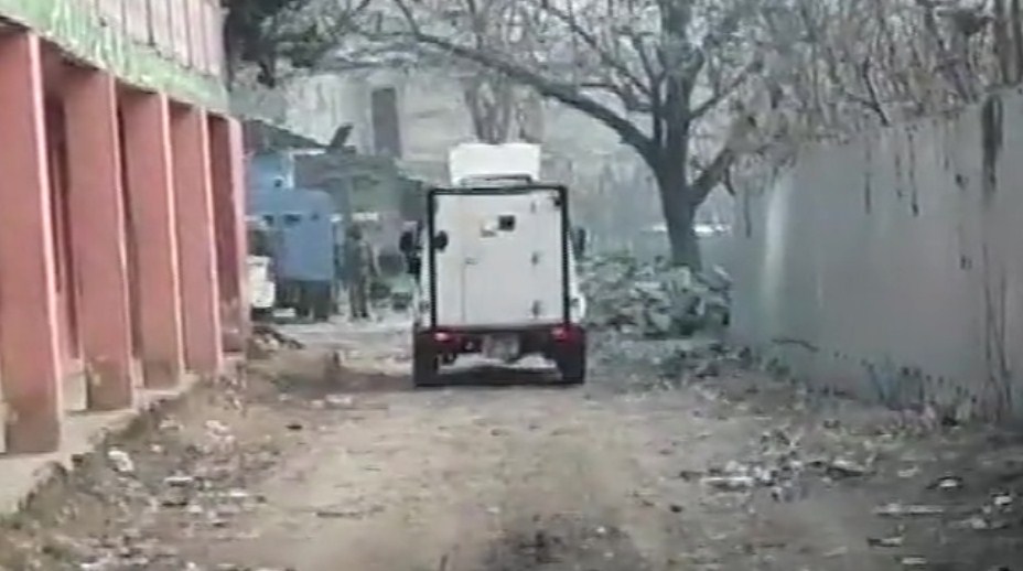 Two terrorists holed up in Jammu and Kashmir's Baramulla, encounter underway