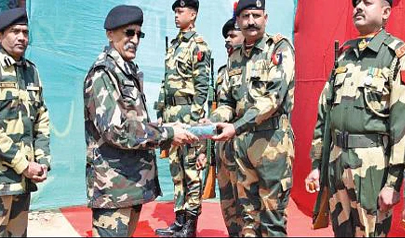 DG BSF visits LoC in north Kashmir; reviews security
