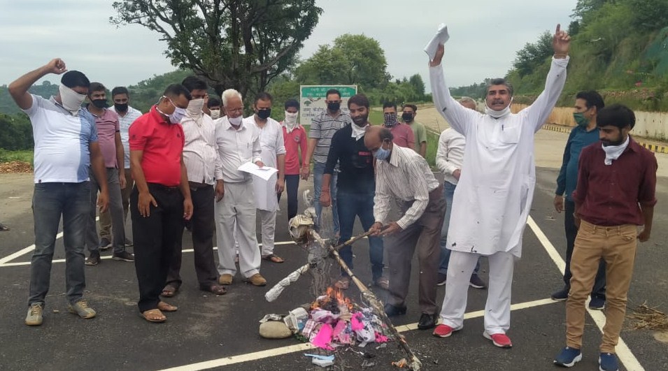 Villagers burnt ‘Effigy’ of Prof Ashok Aima and demanded high-level probe by MHA into Financial and Recruitment Scams by VC, CUJ