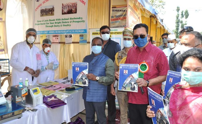 Lt Governor calls for 100% saturation of Kisan Credit Cards in J&K