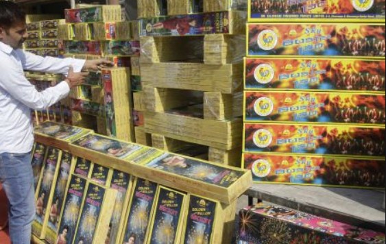  DM Jammu issues regulatory orders for sale, storage of fire crackers
