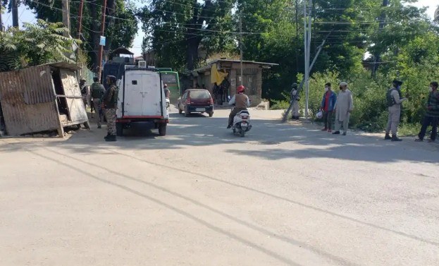 CRPF opens aerial shots after stone pelting at Kralpora Budgam