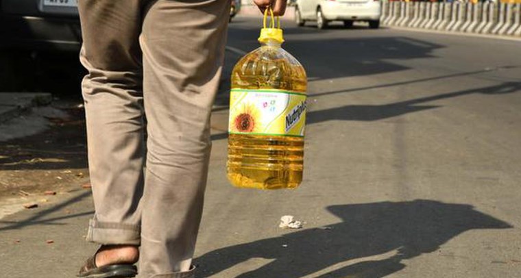 Govt asks companies to cut edible oils price by up to Rs 10/L, maintain uniform MRP of same brand oil