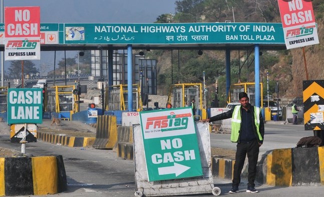 Will ensure there'll be only one toll plaza within 60 kms: Nitin Gadkari 