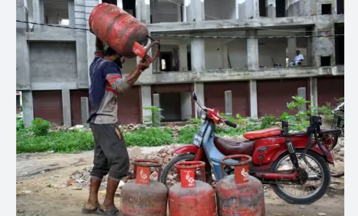 Commercial LPG cylinder prices slashed by Rs 91.50 in Delhi