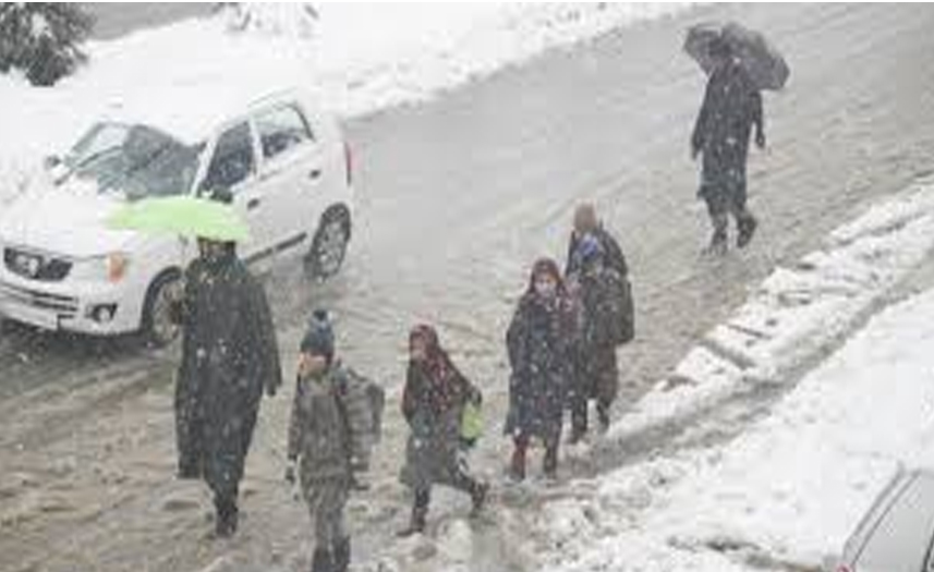 Rain and snow lash J&K, authorities sound caution for Jammu-Srinagar highway