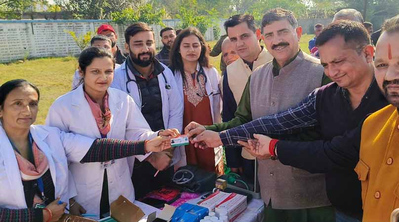 MP Jugal Kishore distributes Ayushman Cards among beneficiaries 