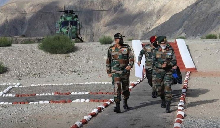Western Command chief visits forward posts in state