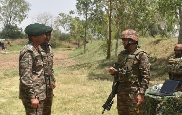 Lt Gen MV Suchindra Kumar reviews operational preparedness in Akhnoor