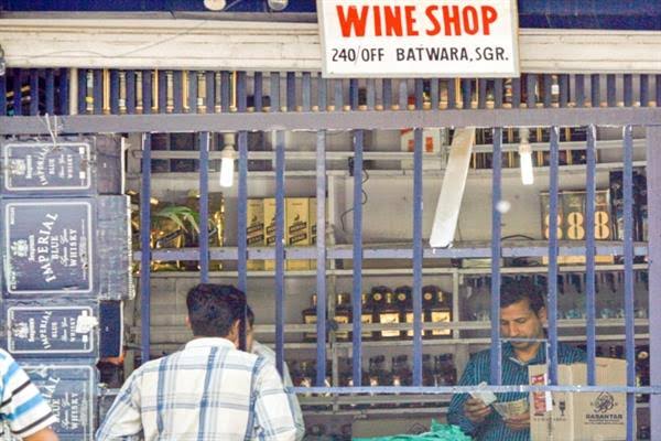 J&K Government moots opening of Liquor shops, impose 50% tax
