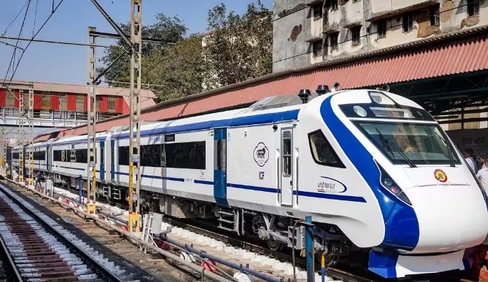 Vande Bharat trains to be cleaned within 14 minutes: Railway Minister