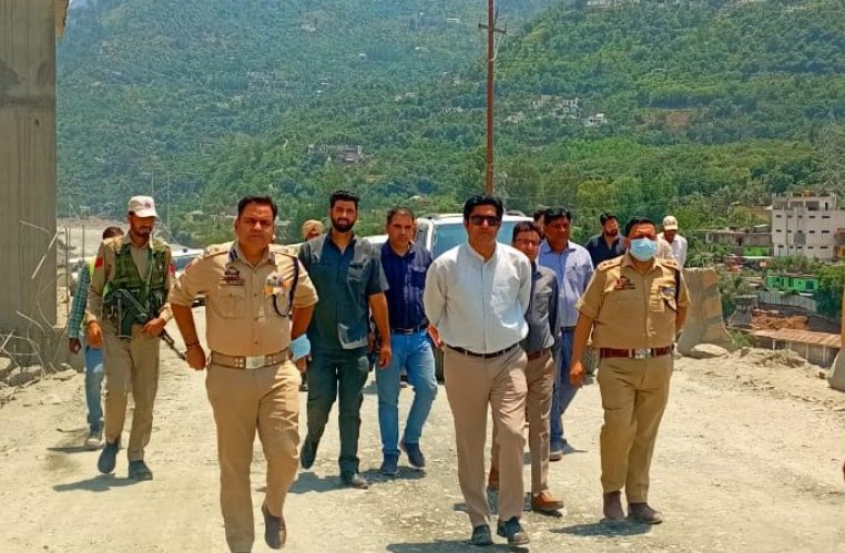 DC Ramban stresses on hindrance free NH-44 for SANJY-2024, tourist & fruit season