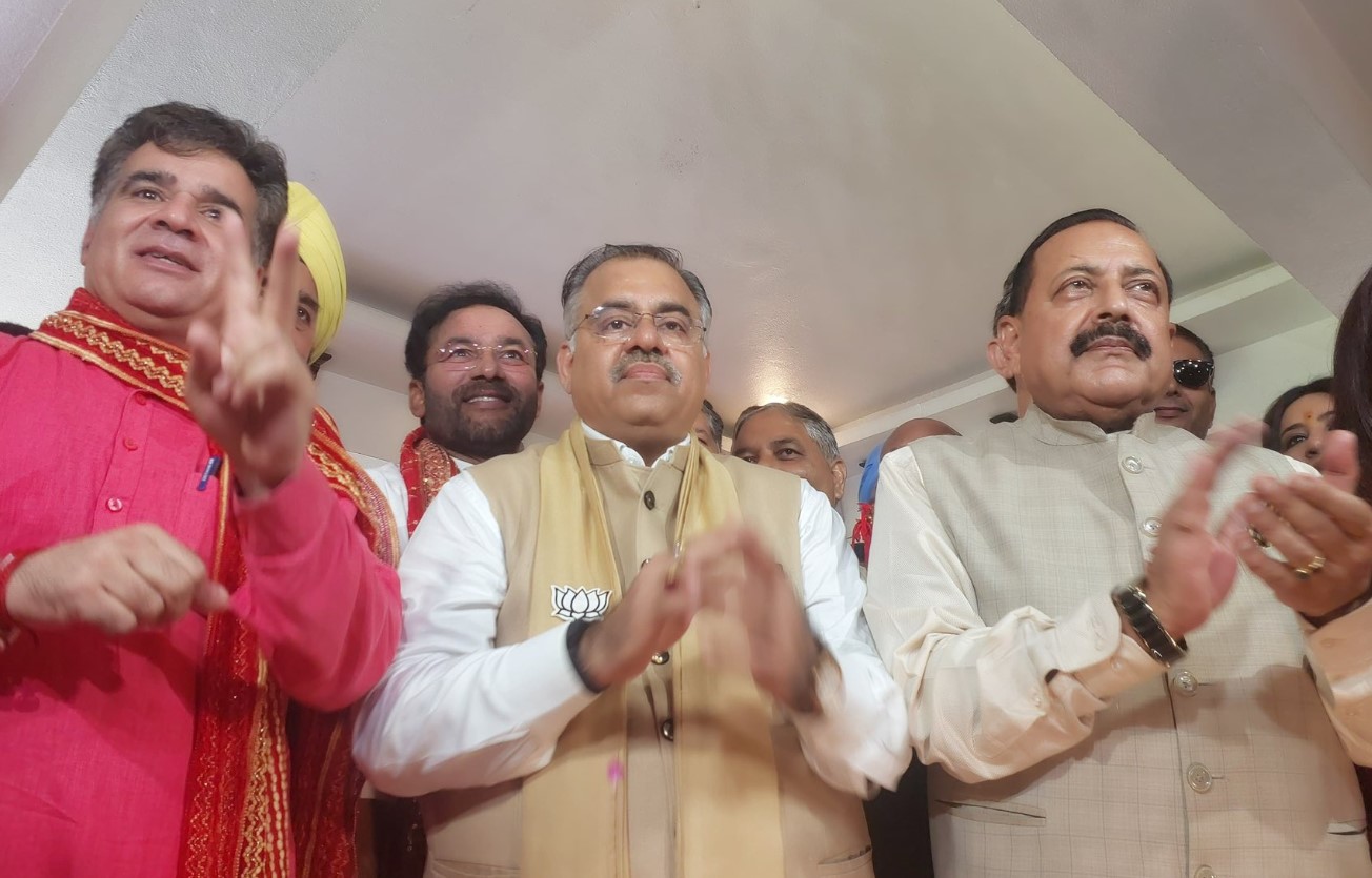 BJP challenges J-K political families for open debate on terrorism