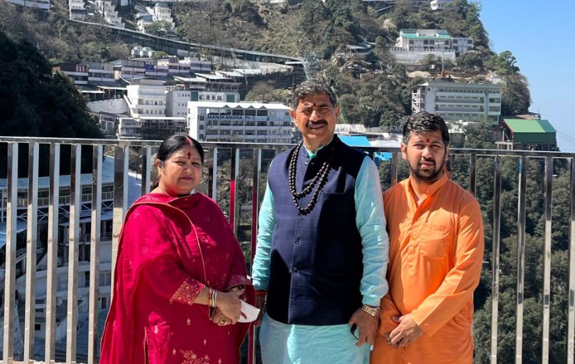 Jugal Kishore Sharma pays obeisance at Shri Mata Vaishno Devi Shrine