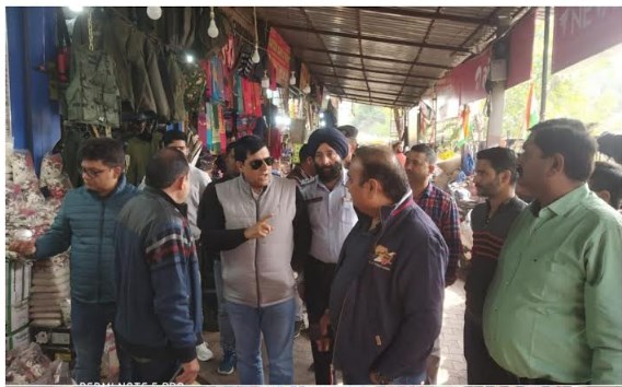 Team of officers inspects Tourist Trade establishments in Railway Station Jammu